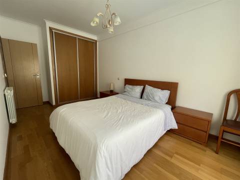 Apartamento T2 + 1 / Garagem  / Terraço / Vista  Mar / Nazaré / Leiria