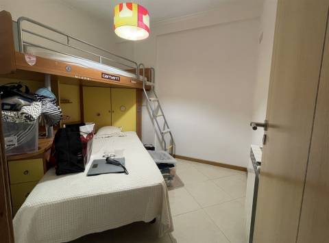 Apartamento T2 + 1 / Garagem  / Terraço / Vista  Mar / Nazaré / Leiria