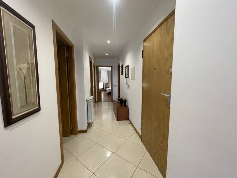 Apartamento T2 + 1 / Garagem  / Terraço / Vista  Mar / Nazaré / Leiria