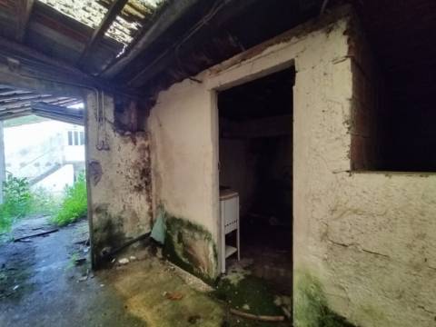 Duas Moradias / Restaurar / Gondemaria / Ourém