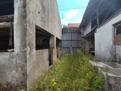 Duas Moradias / Restaurar / Gondemaria / Ourém