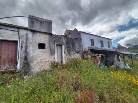 Duas Moradias / Restaurar / Gondemaria / Ourém