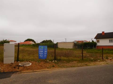 Terreno com 2.610 m2  / Marrazes / Leiria