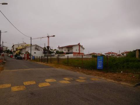 Terreno com 2.610 m2  / Marrazes / Leiria