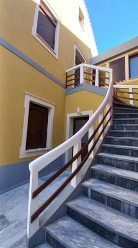 Prédio / Espaço para Comércio / Vieira de Leiria / Marinha Grande