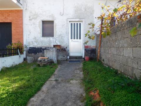 Moradia T3 / Reconstruir / Com Projeto Aprovado / Marrazes / Leiria