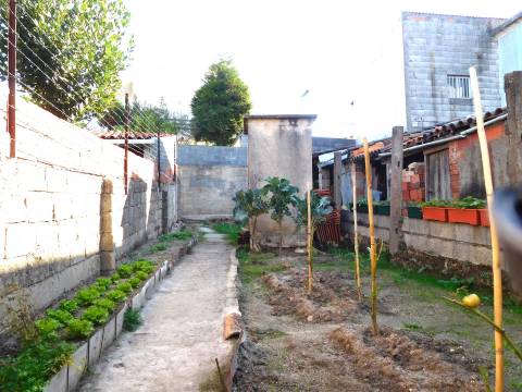 Moradia T3 / Reconstruir / Com Projeto Aprovado / Marrazes / Leiria