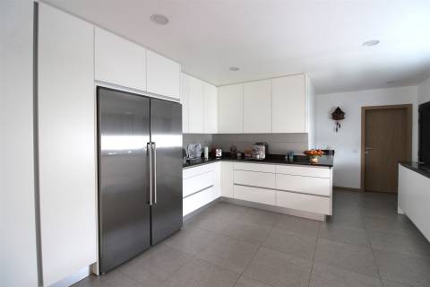 Moradia Isolada / Semi-nova / Vieira de Leiria