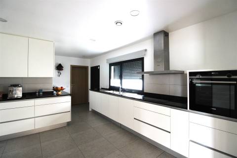 Moradia Isolada / Semi-nova / Vieira de Leiria