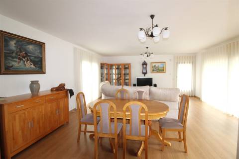 Moradia Isolada / Semi-nova / Vieira de Leiria