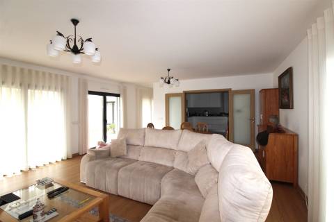 Moradia Isolada / Semi-nova / Vieira de Leiria