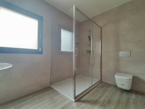 Moradia Isolada / Semi-nova / Vieira de Leiria