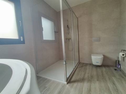 Moradia Isolada / Semi-nova / Vieira de Leiria