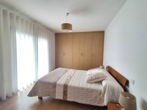 Moradia Isolada / Semi-nova / Vieira de Leiria