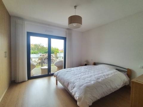 Moradia Isolada / Semi-nova / Vieira de Leiria