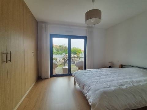 Moradia Isolada / Semi-nova / Vieira de Leiria