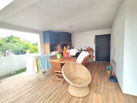 Moradia Isolada / Semi-nova / Vieira de Leiria