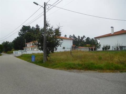 Terreno plano para construção / 600 m2 / Marrazes / Leiria