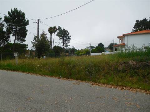 Terreno plano para construção / 600 m2 / Marrazes / Leiria