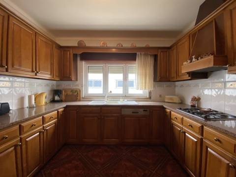 Moradia T5 / Ribeira de Baixo / Porto de Mós