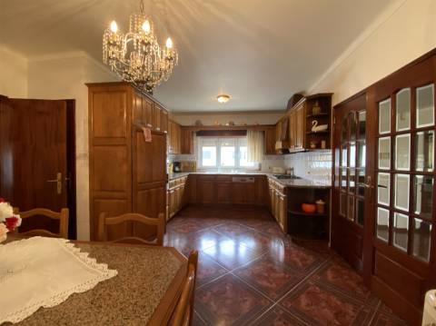 Moradia T5 / Ribeira de Baixo / Porto de Mós