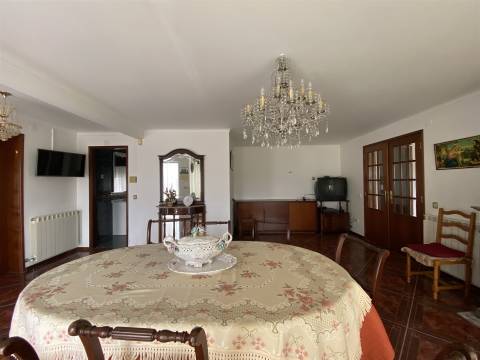 Moradia T5 / Ribeira de Baixo / Porto de Mós