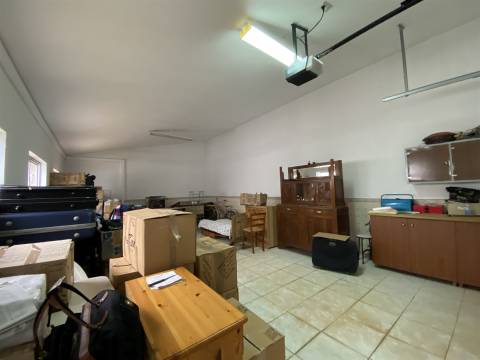 Moradia T5 / Ribeira de Baixo / Porto de Mós