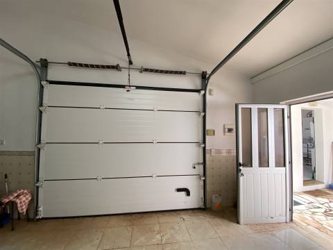 Moradia T5 / Ribeira de Baixo / Porto de Mós