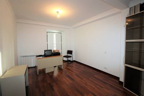 Moradia Azoia /Terreno/ Poço