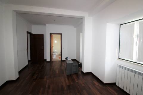 Moradia Azoia /Terreno/ Poço