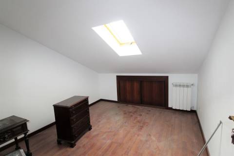 Moradia Azoia /Terreno/ Poço