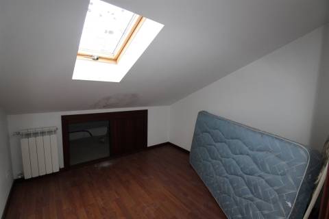 Moradia Azoia /Terreno/ Poço