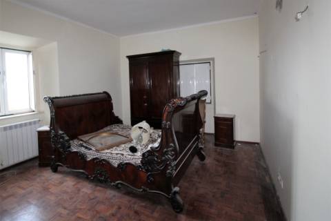 Moradia Azoia /Terreno/ Poço