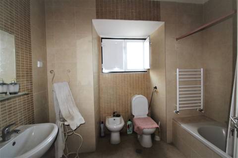 Moradia Azoia /Terreno/ Poço