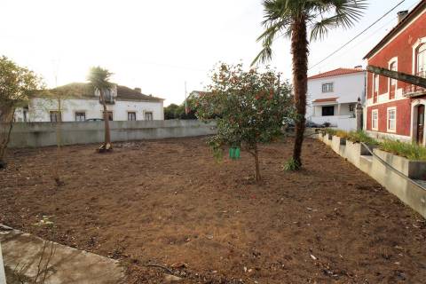 Moradia Azoia /Terreno/ Poço