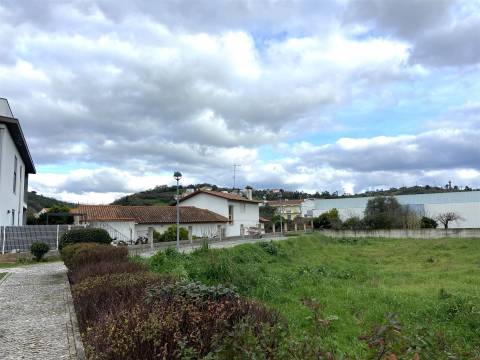Lote de terreno / Urbanizado / Construção de prédio / Batalha