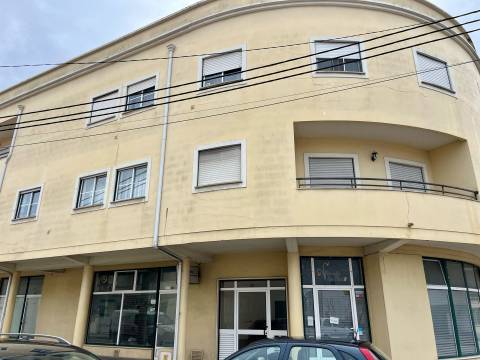Arrendamento / Apartamento T2 / Casal Galego / Marinha Grande