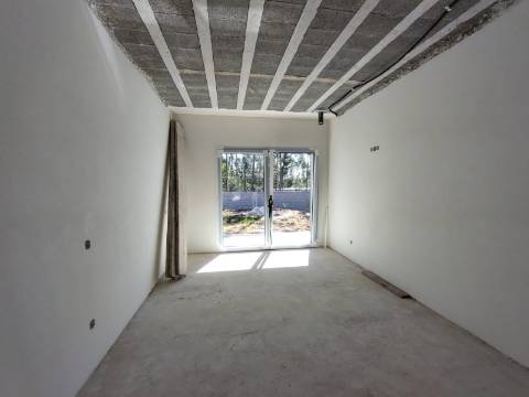 Moradia T3 / Nova / Terreno / Churrasqueira / Ar condicionado / Santa Eufémia / Leiria