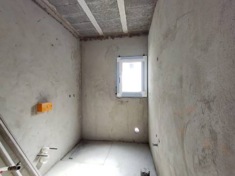 Moradia T3 / Nova / Terreno / Churrasqueira / Ar condicionado / Santa Eufémia / Leiria