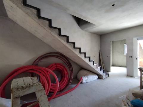 Moradia T3 / Nova / Terreno / Churrasqueira / Ar condicionado / Santa Eufémia / Leiria