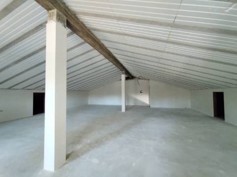 Moradia T3 / Nova / Terreno / Churrasqueira / Ar condicionado / Santa Eufémia / Leiria