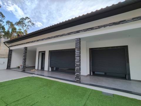 Moradia T3 / Nova / Terreno / Churrasqueira / Ar condicionado / Santa Eufémia / Leiria