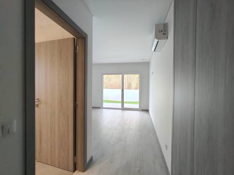 Moradia T3 / Nova / Terreno / Churrasqueira / Ar condicionado / Santa Eufémia / Leiria