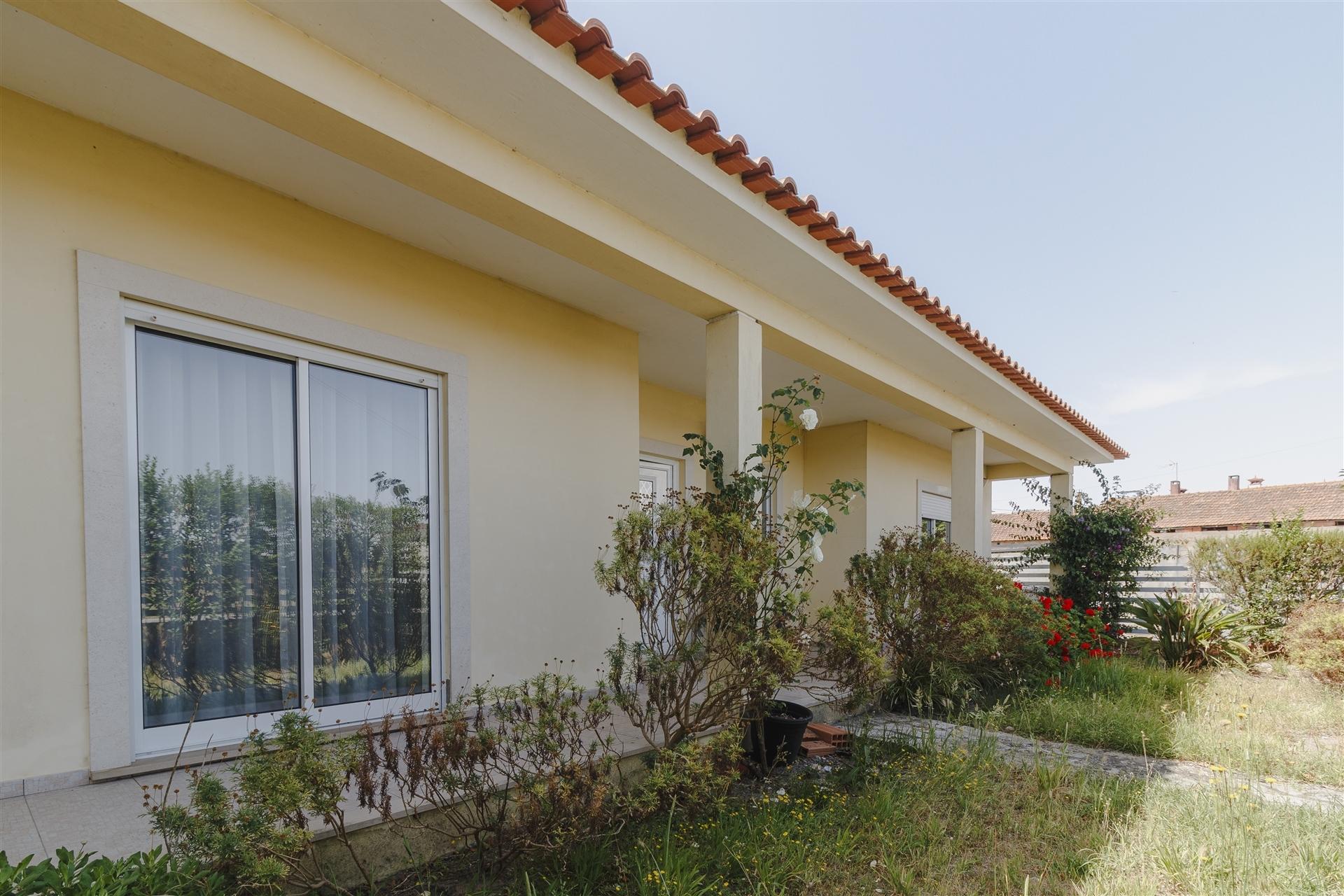 Moradia térrea T3 / Casal dos Claros / Amor / Leiria