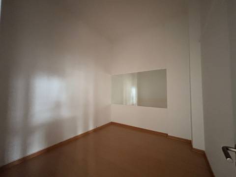 Loja / Viabilidade Apartamento / Leiria