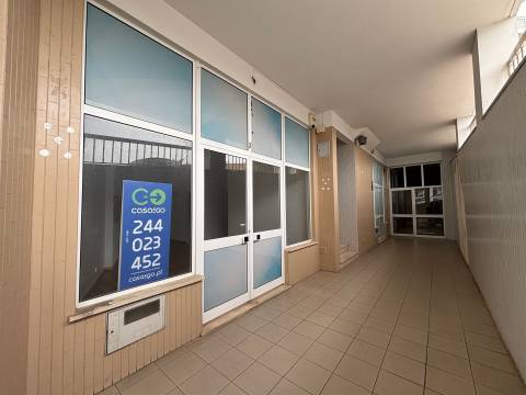 Loja / Viabilidade Apartamento / Leiria