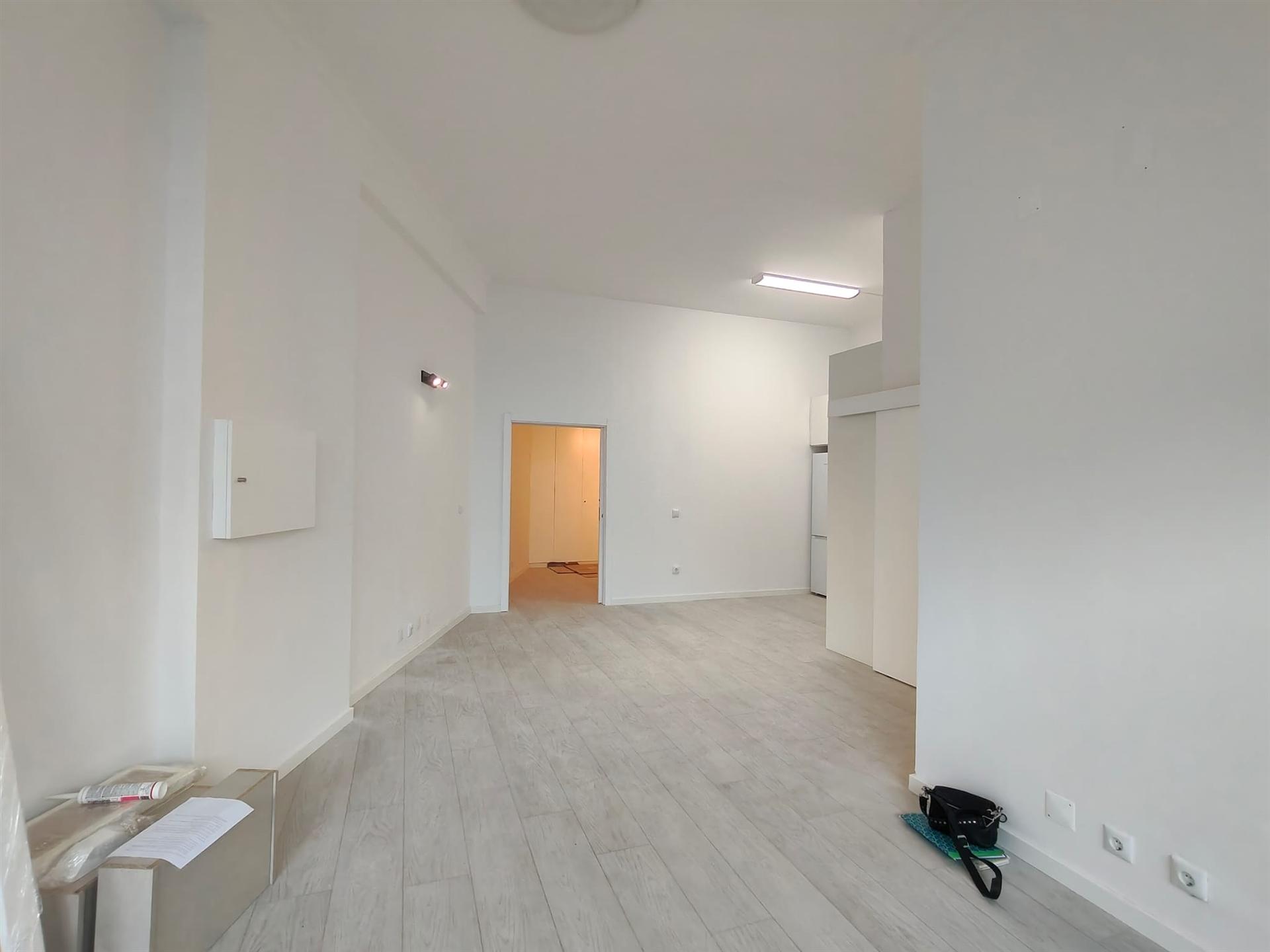 Loja / Apartamento T1 / Leiria