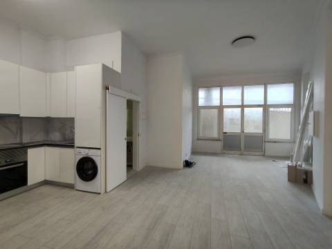 Loja / Apartamento T1 / Leiria