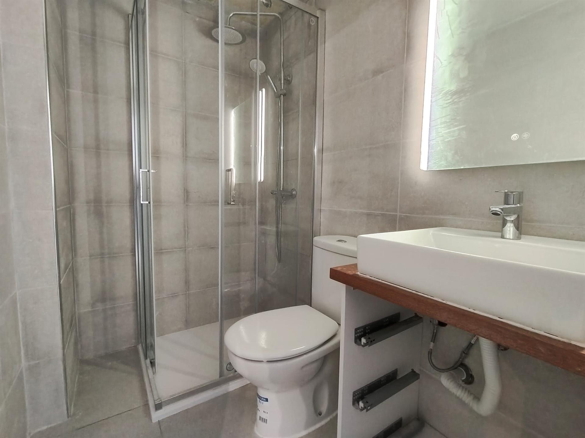 Loja / Apartamento T1 / Leiria