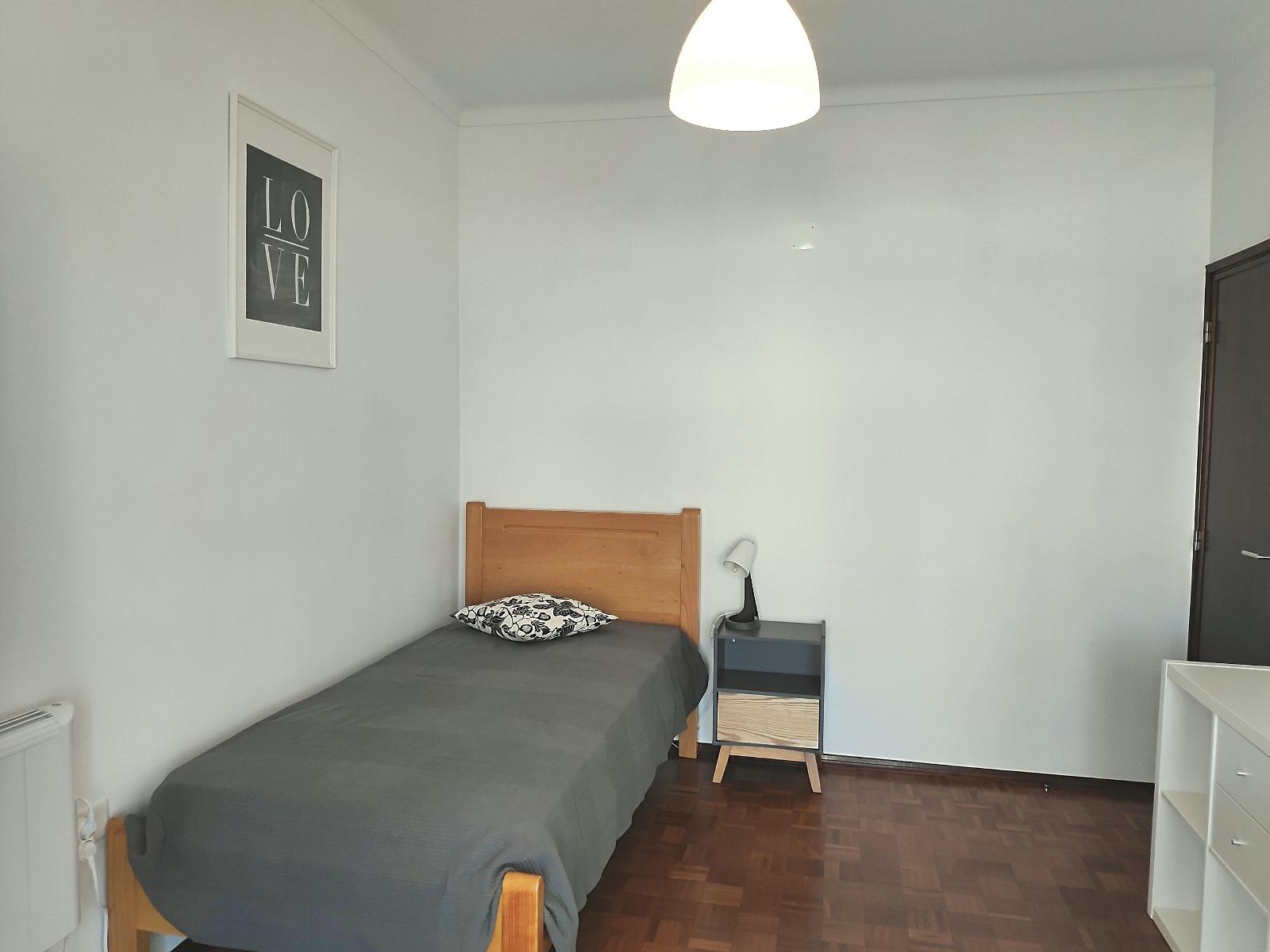 Apartamento T4 / Lugar de Garagem / Remodelado / Leiria